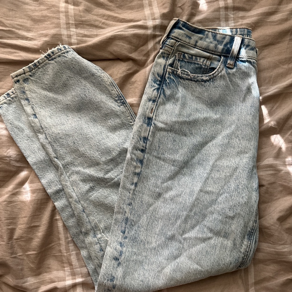 AE Light Wash Jeans